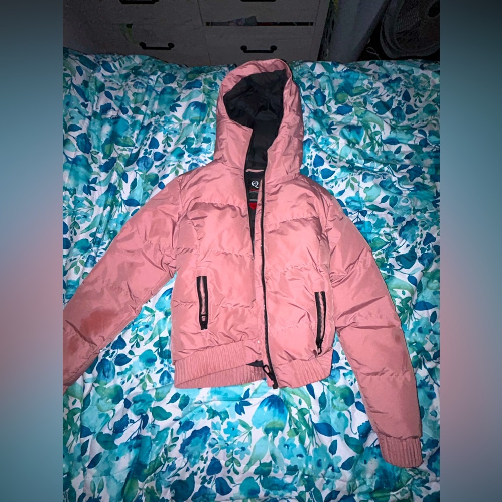 Helly hansen women’s size medium snow puffer jacket